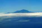 Вид на вулкан Тейде при подлете к острову Тенерифе.