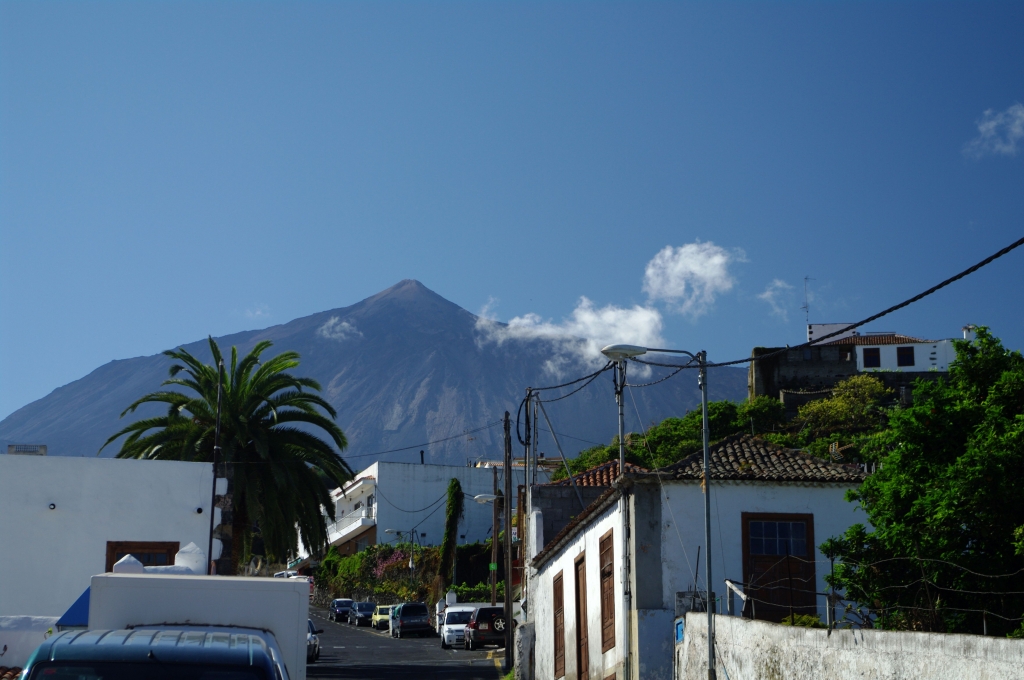 Так вулкан Тейде выглядит из города Икод-де-лос-Винос.