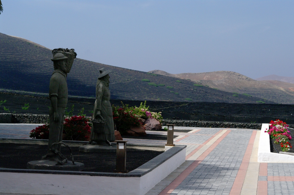 Виноградари и виноделы - самые почетны люди на