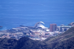 Знаменитое здание Аудиторио-де-Тенерифе (Auditorio de Tenerife), построено по проекту Сантьяго Калатравы в столице острова Тенерифе Санта-Круз 
